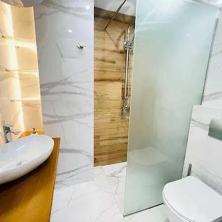 Apartment Golden Warna
