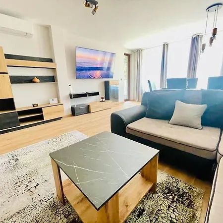 Golden Apartment *