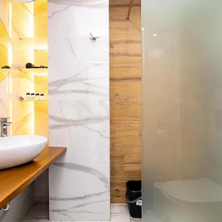 Golden Apartment Warna